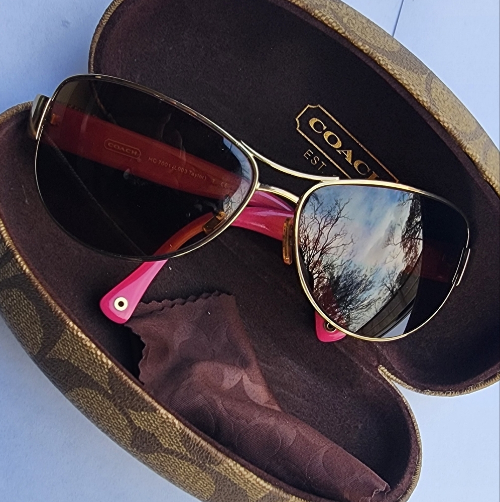 Coach glasses in excellent condition almost like new